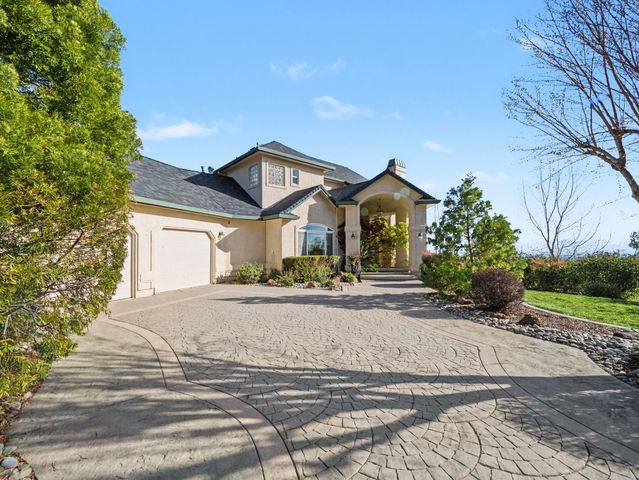 15223 Ledgewood Drive, Redding, CA 96001