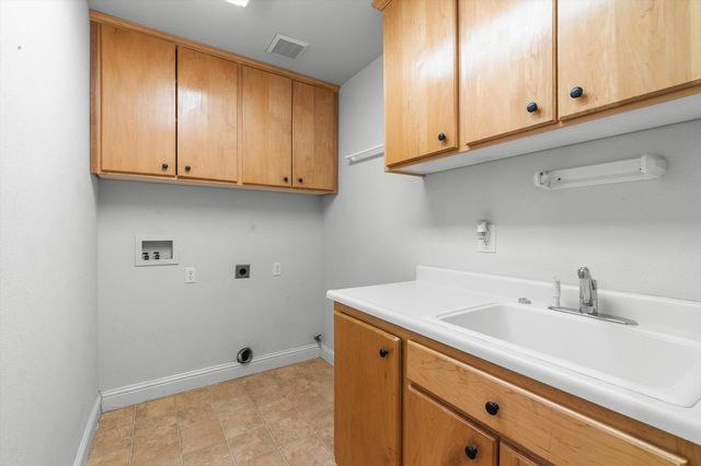 15223 Ledgewood Drive, Redding, CA 96001