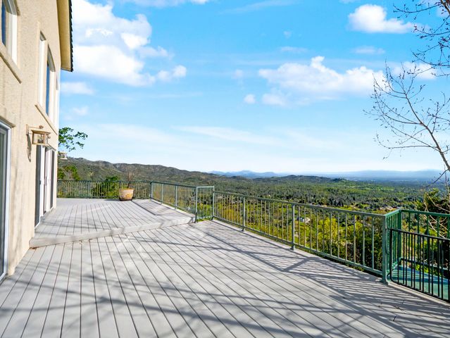 15223 Ledgewood Drive, Redding, CA 96001