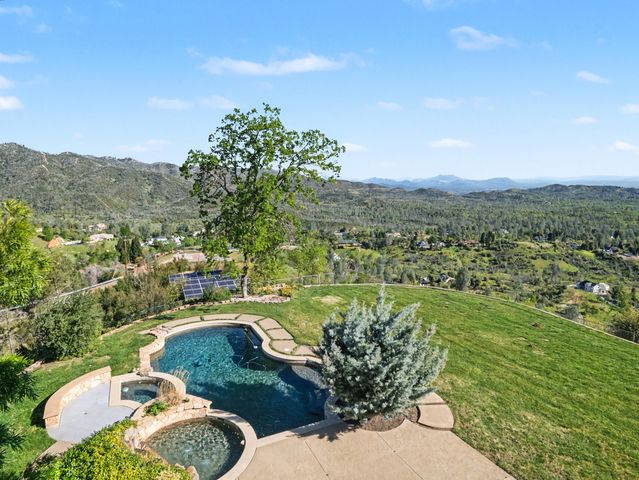 15223 Ledgewood Drive, Redding, CA 96001