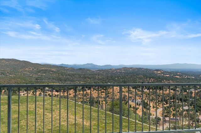 15223 Ledgewood Drive, Redding, CA 96001