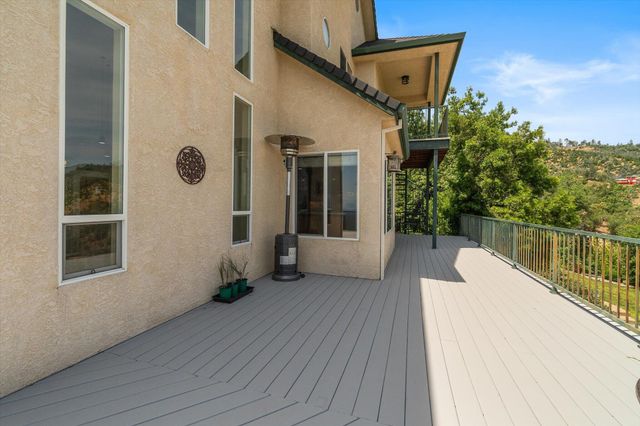 15223 Ledgewood Drive, Redding, CA 96001