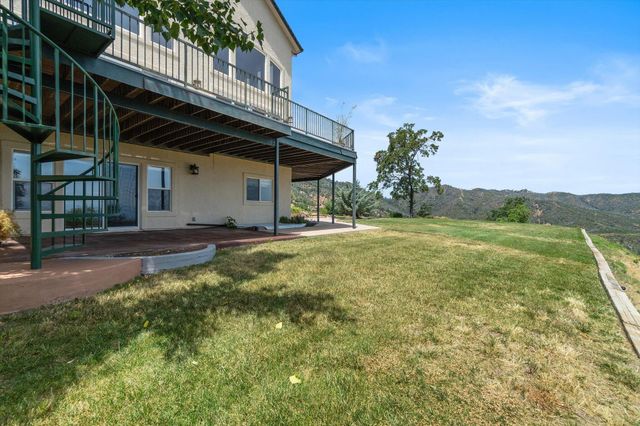 15223 Ledgewood Drive, Redding, CA 96001