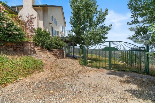 15223 Ledgewood Drive, Redding, CA 96001