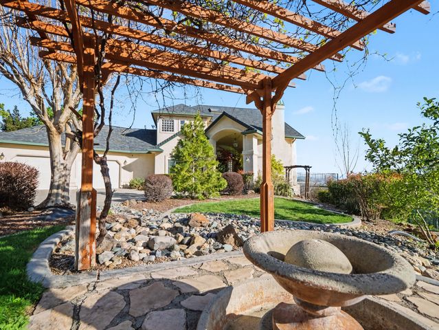 15223 Ledgewood Drive, Redding, CA 96001