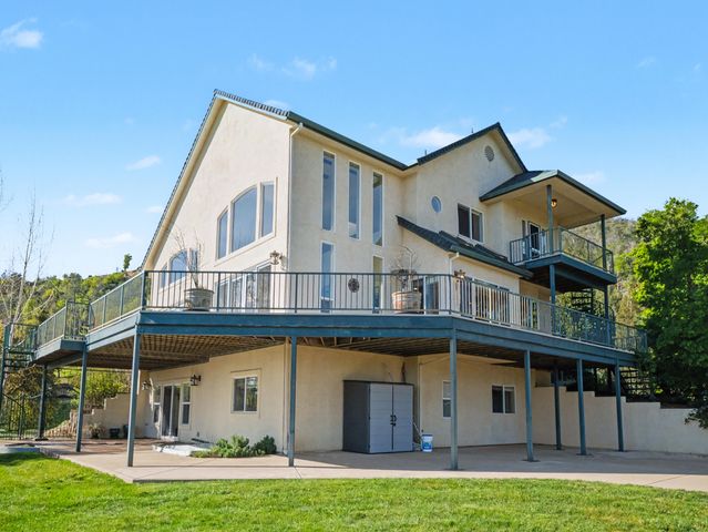 15223 Ledgewood Drive, Redding, CA 96001