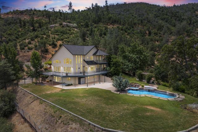 15223 Ledgewood Drive, Redding, CA 96001