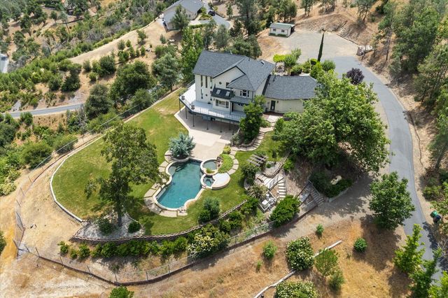 15223 Ledgewood Drive, Redding, CA 96001