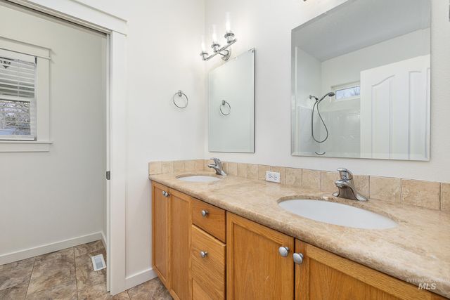 1373 W Loretta, Meridian, ID 83646