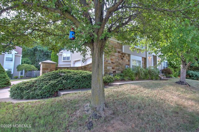 2 Kentucky Way, Freehold, NJ 07728