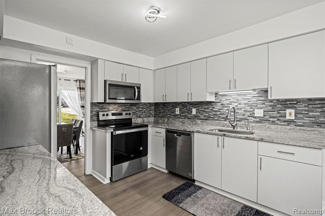 7451 Pebble Point, West Bloomfield, MI 48322