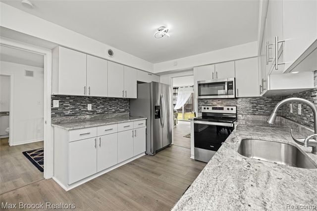 7451 Pebble Point, West Bloomfield, MI 48322