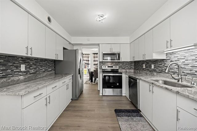 7451 Pebble Point, West Bloomfield, MI 48322
