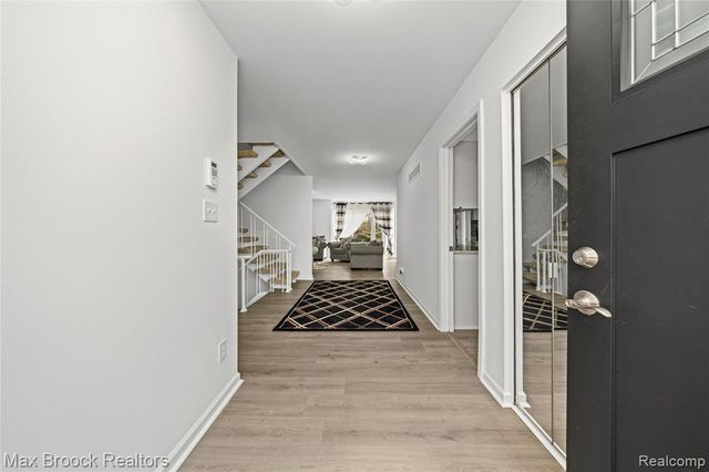 7451 Pebble Point, West Bloomfield, MI 48322