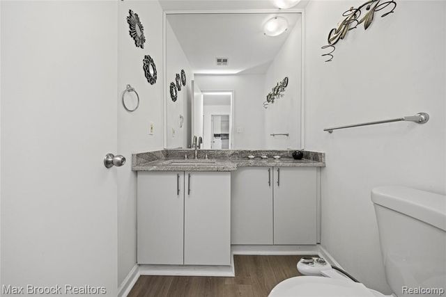 7451 Pebble Point, West Bloomfield, MI 48322