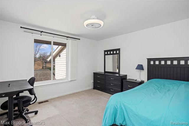 7451 Pebble Point, West Bloomfield, MI 48322