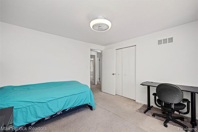 7451 Pebble Point, West Bloomfield, MI 48322