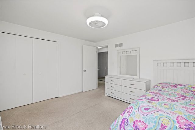 7451 Pebble Point, West Bloomfield, MI 48322