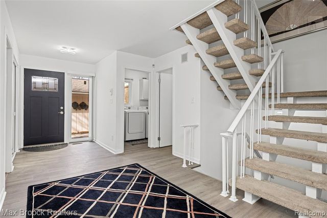 7451 Pebble Point, West Bloomfield, MI 48322