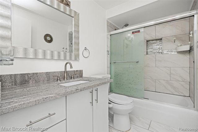 7451 Pebble Point, West Bloomfield, MI 48322
