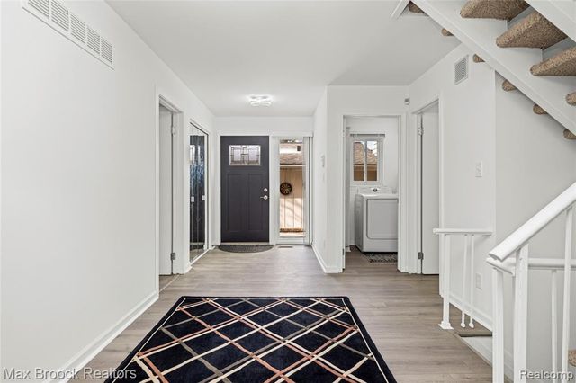 7451 Pebble Point, West Bloomfield, MI 48322