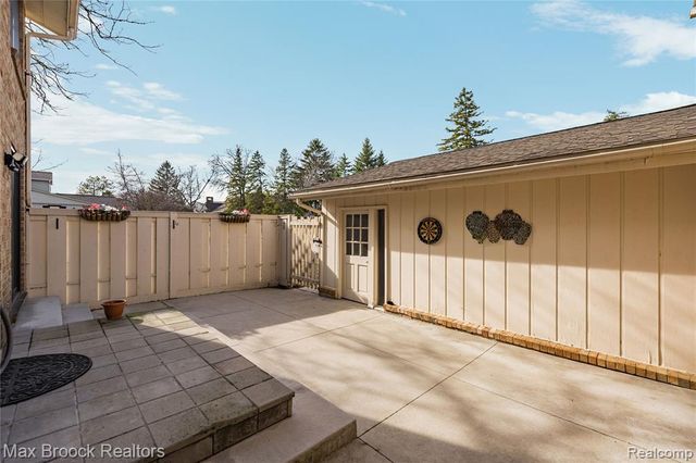 7451 Pebble Point, West Bloomfield, MI 48322
