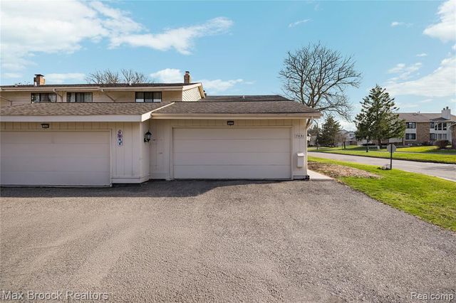 7451 Pebble Point, West Bloomfield, MI 48322