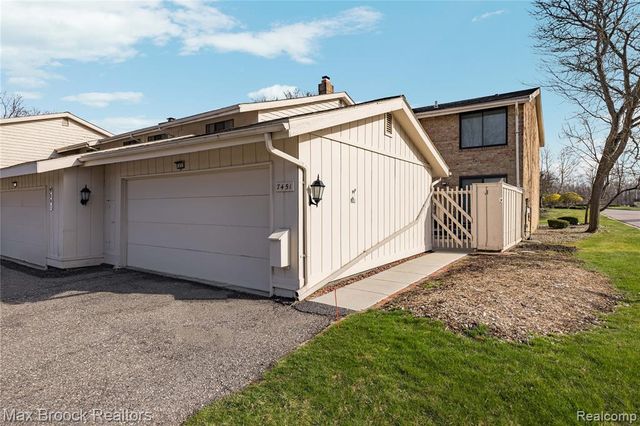 7451 Pebble Point, West Bloomfield, MI 48322