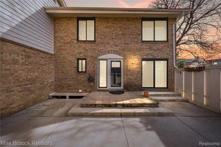 7451 Pebble Point, West Bloomfield, MI 48322