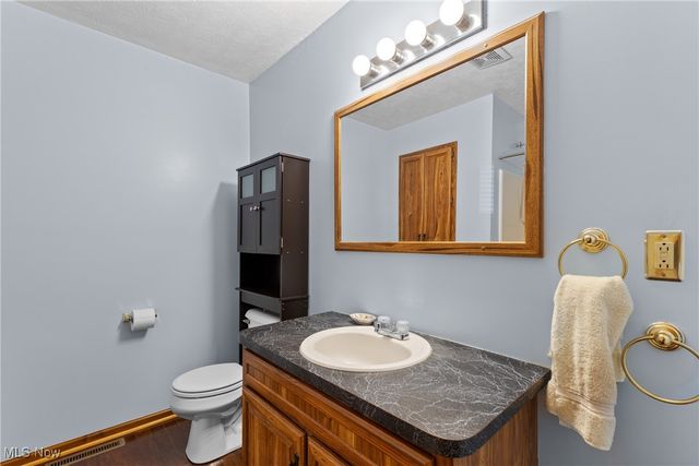 64643 Loomis Lane, Belmont, OH 43718