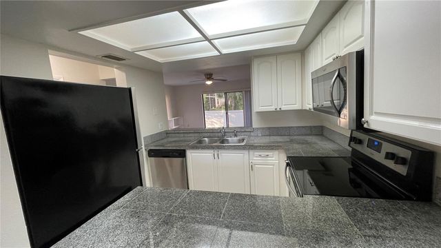 892 SUNRIDGE DRIVE 892, Sarasota, FL 34234