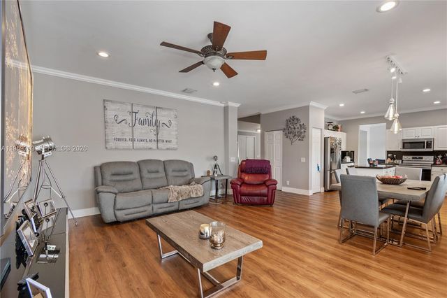 1095 Chenille Cir, Weston, FL 33327