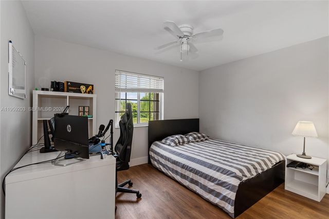 1095 Chenille Cir, Weston, FL 33327