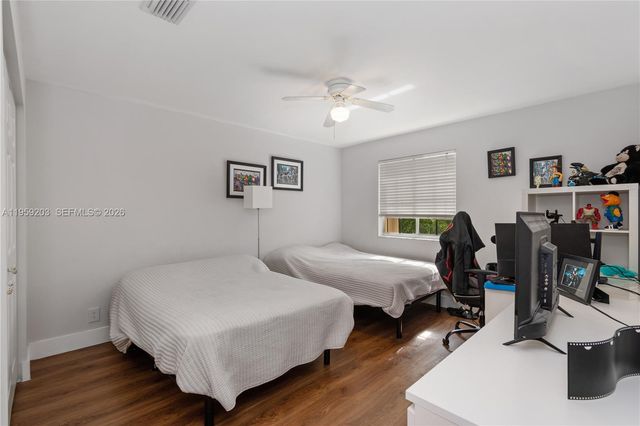 1095 Chenille Cir, Weston, FL 33327