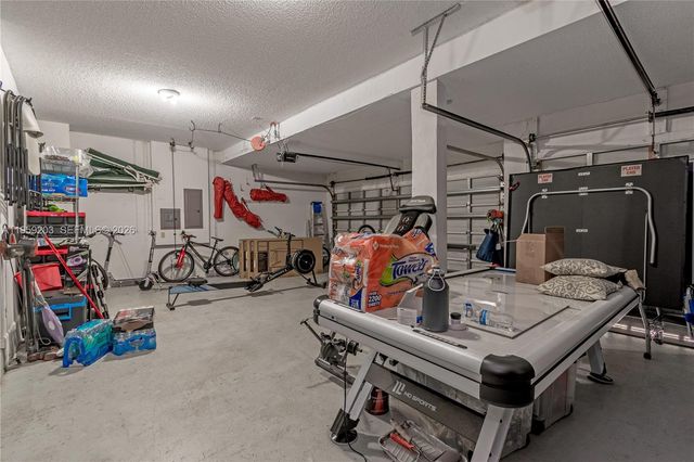 1095 Chenille Cir, Weston, FL 33327