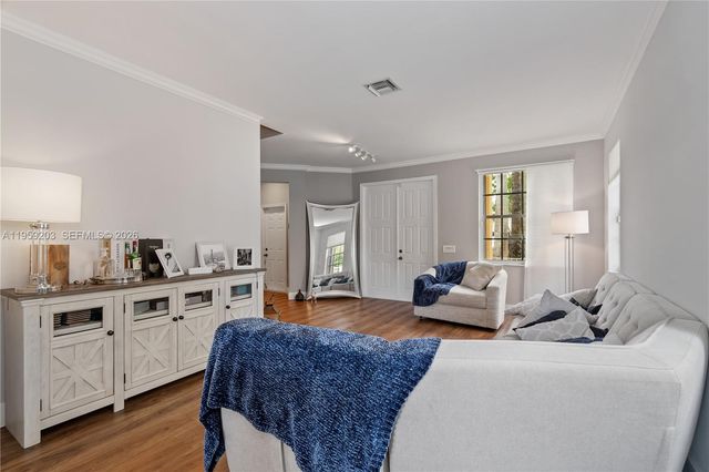 1095 Chenille Cir, Weston, FL 33327