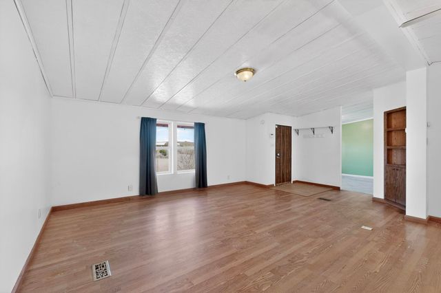 9 Tiger Road, Edgewood, NM 87015