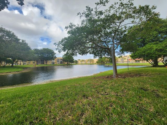 5851 NW 62nd Avenue 105, Tamarac, FL 33319