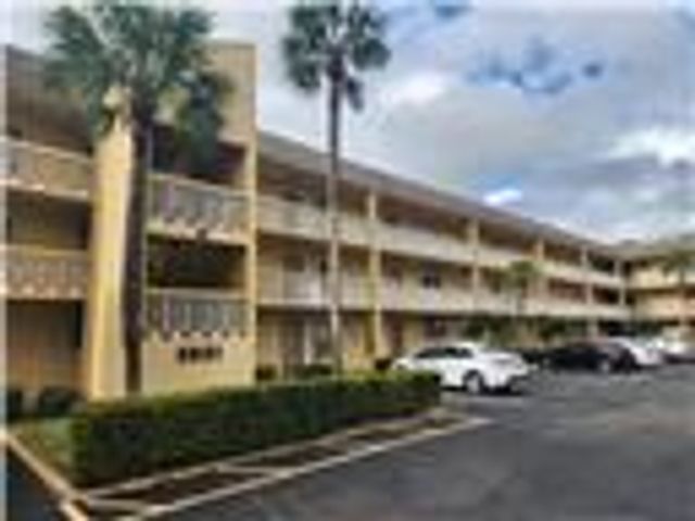 5851 NW 62nd Avenue 105, Tamarac, FL 33319