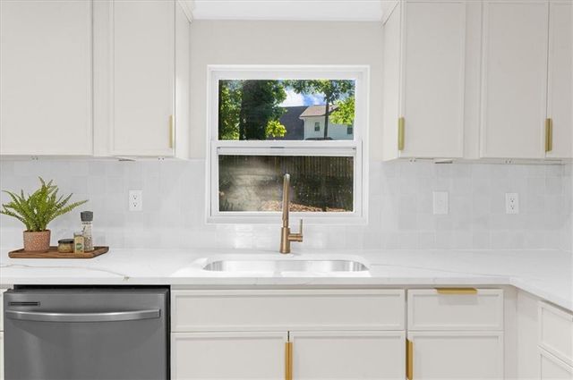 1661 Oak Ridge Circle SW, Stone Mountain, GA 30087