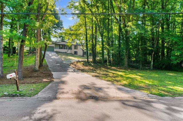 1661 Oak Ridge Circle SW, Stone Mountain, GA 30087