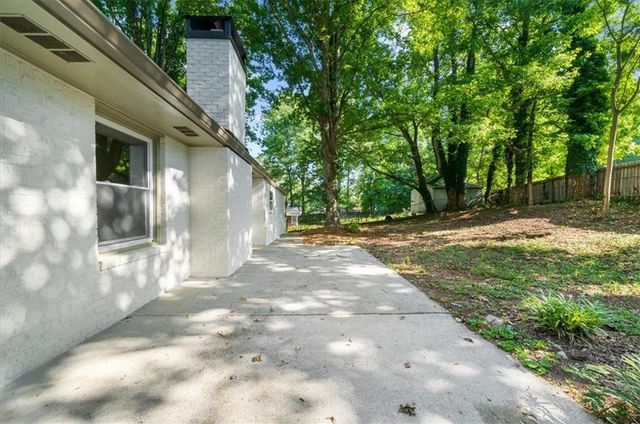 1661 Oak Ridge Circle SW, Stone Mountain, GA 30087