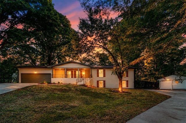 1661 Oak Ridge Circle SW, Stone Mountain, GA 30087