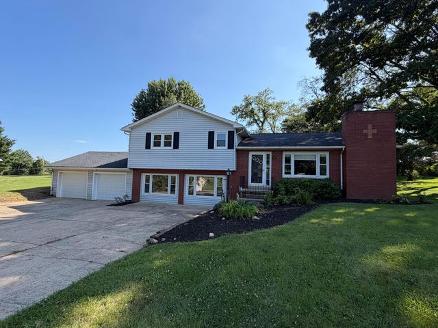 3228 Meadowbrook Drive NE, Lancaster, OH 43130