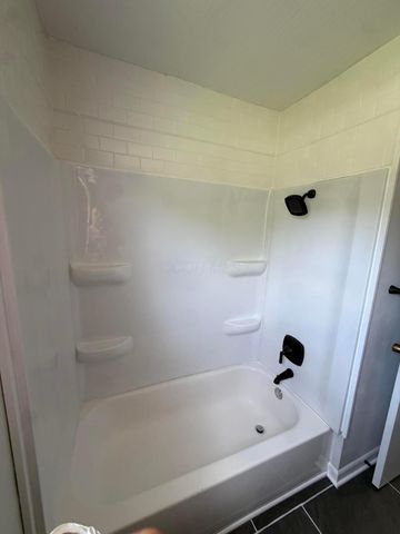 3228 Meadowbrook Drive NE, Lancaster, OH 43130