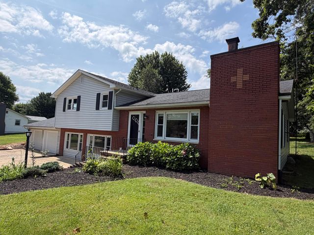 3228 Meadowbrook Drive NE, Lancaster, OH 43130