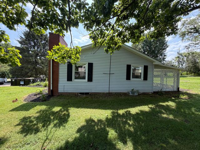 3228 Meadowbrook Drive NE, Lancaster, OH 43130