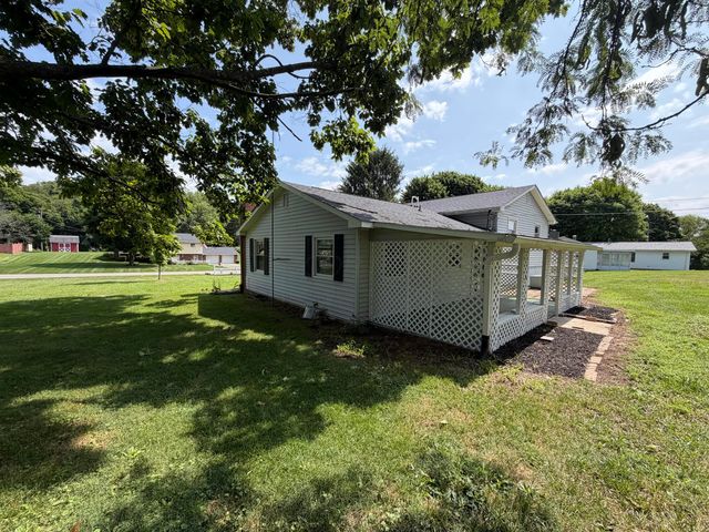 3228 Meadowbrook Drive NE, Lancaster, OH 43130