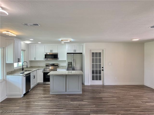 1306 SE 43rd TER, Cape Coral, FL 33904