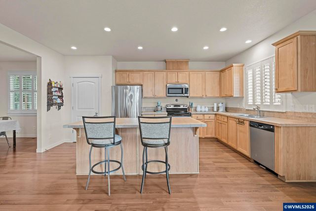 1018 Taurus Lp NE, Keizer, OR 97303